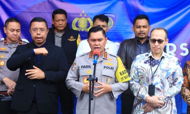 Kabaharkam Polri Lepas 111 Personel Amankan TPS Luar Negeri: Jalankan Tugas dengan Baik