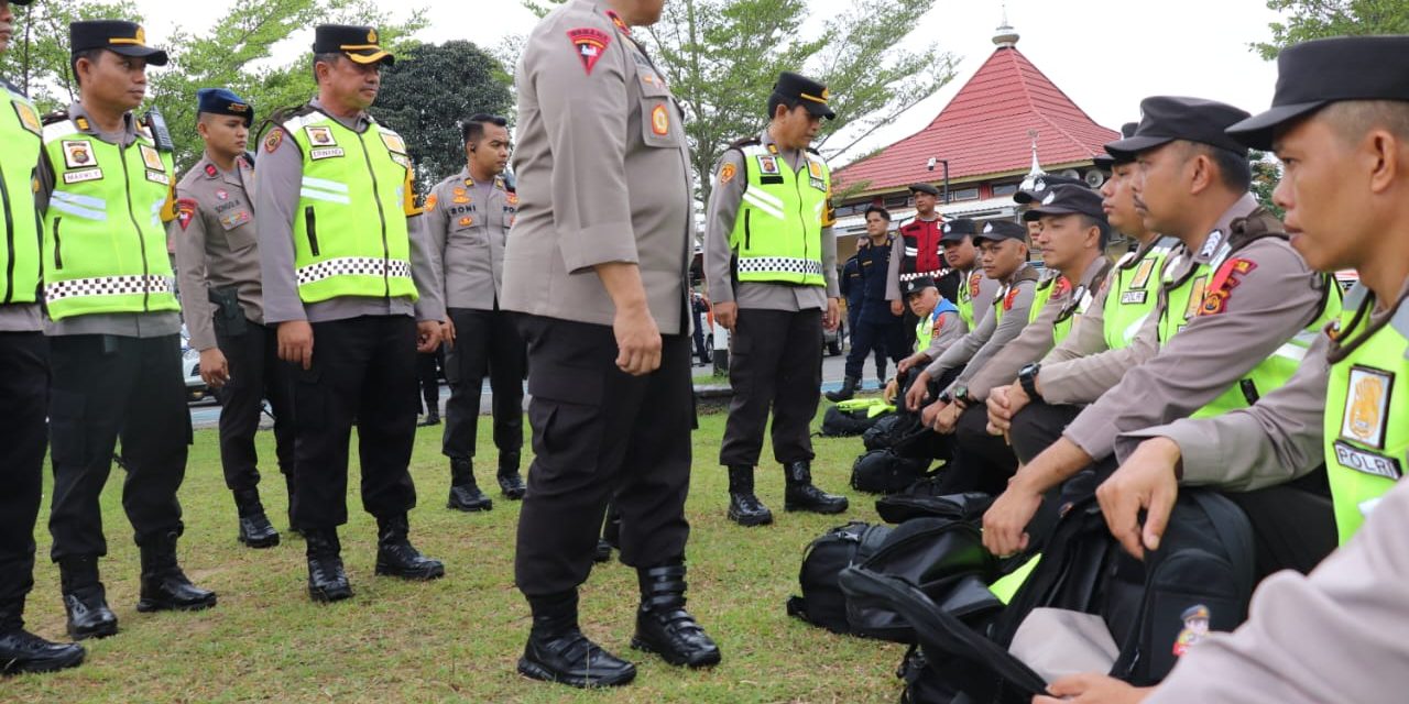 Tiba di Mapolres Muaro Jambi, Wakapolda Jambi, Brigjen Pol. Edi Mardianto Disambut Kapolres Muaro Jambi, Akbp Wahyu Bram dan Personel Polres Muaro Jambi,