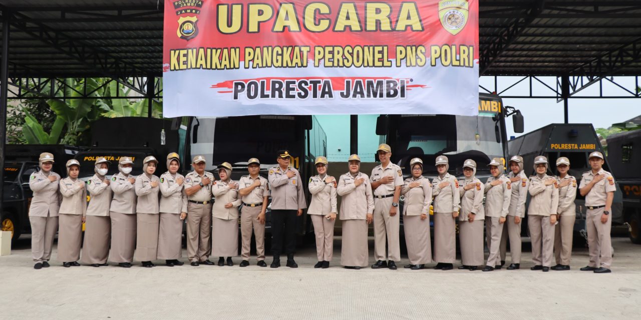 Waka Polresta Jambi Pimpin Upacara Kenaikan Pangkat PNS Polri Periode 1 Februari 2024.