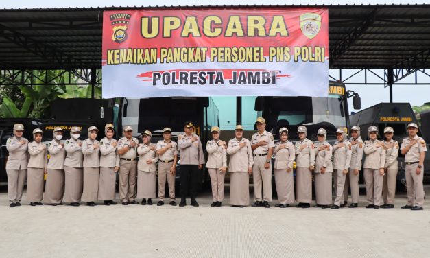 Waka Polresta Jambi Pimpin Upacara Kenaikan Pangkat PNS Polri Periode 1 Februari 2024.