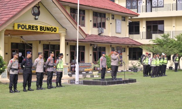 Waka Polda Jambi Brigjen Pol. Edi Mardianto, S.I.K., M.Si, Pimpin Apel Kesiapan Personel Polres Bungo Dalam Pengamanan Pemungutan Suara Pemilu 2024