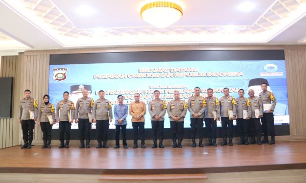 Polda Jambi Terima Hasil Kepatuhan Standar Pelayanan Publik Tahun 2023