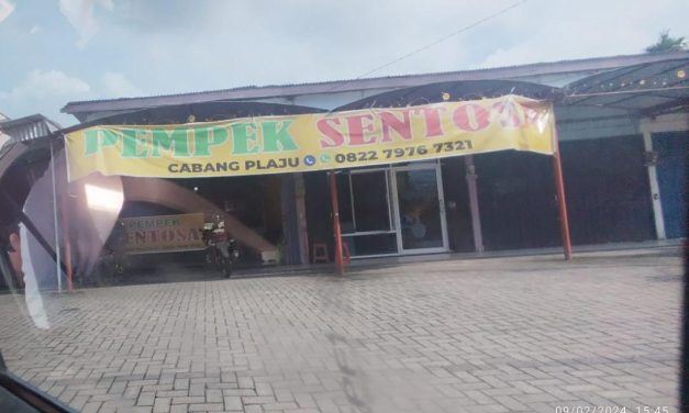 DIduga Merasa Ada Backing Pemilik Pempek “Sentosa” Palembang Tabrak Aturan.