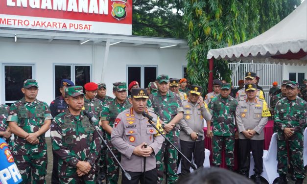 Pastikan Kesiapsiagaan, Kasad Dampingi Panglima TNI dan Kapolri Cek Prajurit