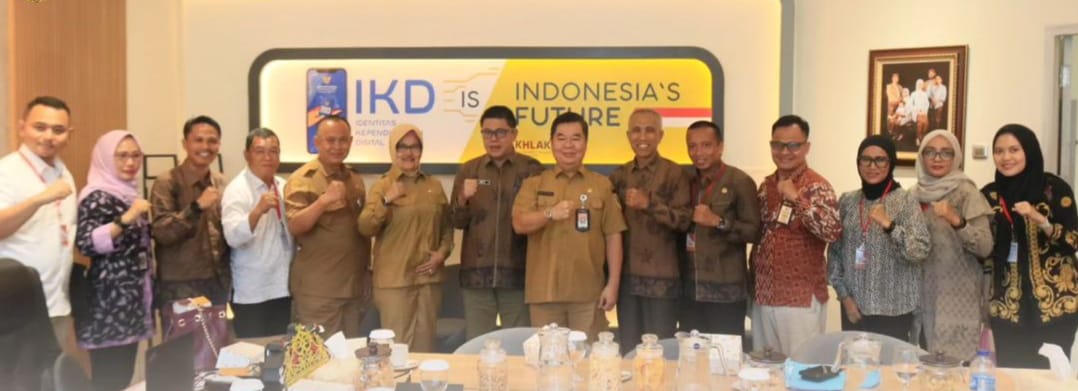 Kadis Sosial Dukcapil Provinsi Jambi Drs M. Arif Budiman MH Audiensi ke Ditjen Dukcapil Kemendagri