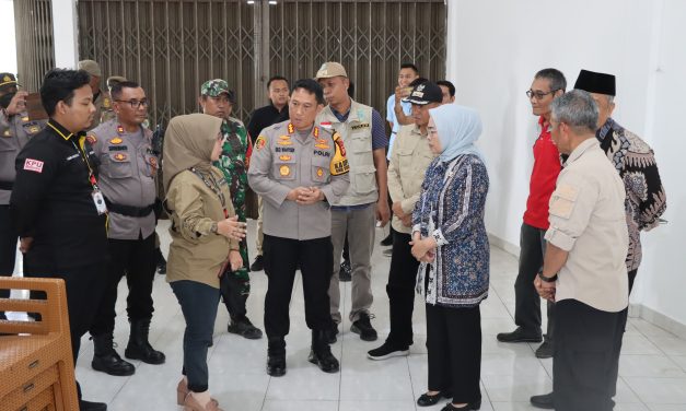 Pastikan Logistik Pemilu 2024 Aman, Kapolresta Jambi kembali Cek Gudang PPK tiap Kecamatan.