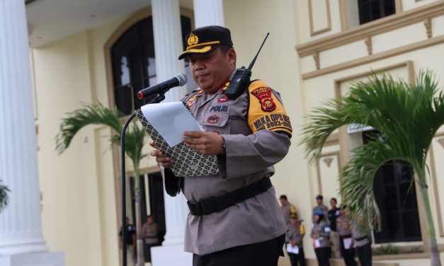 Waka Polresta Jambi Pimpin Apel Pelepasan Personil BKO Polda Jambi dalam rangka PAM Pemilu 2024 di Polresta Jambi