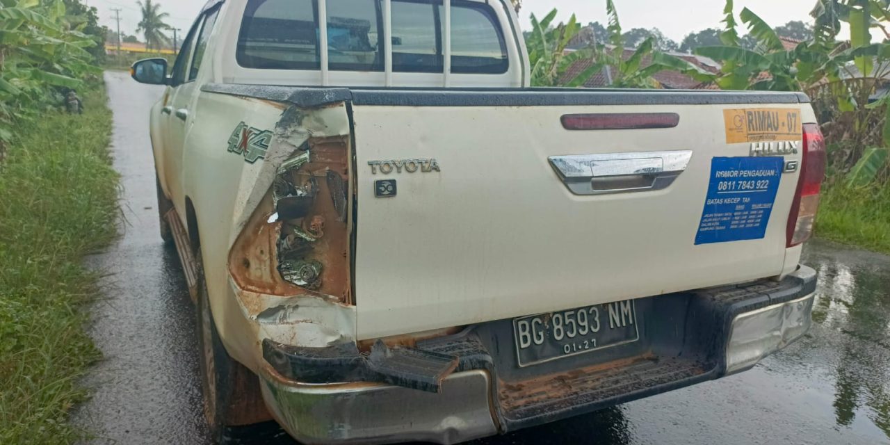 Diduga Akibat Rem Blong,Terjadi Laka Lantas Antara Mobil Hilux Dengan Triller Hino.