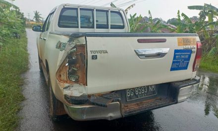 Diduga Akibat Rem Blong,Terjadi Laka Lantas Antara Mobil Hilux Dengan Triller Hino.