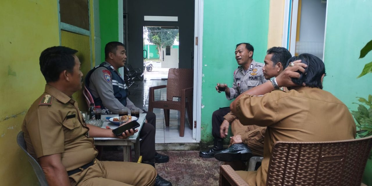 Perkuat Kemitraan, Bhabinkamtibmas Polsek Jambi Selatan Sambangi Kantor Kelurahan.