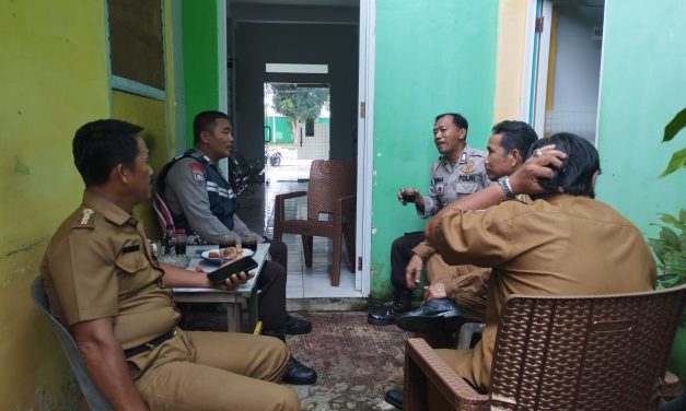 Perkuat Kemitraan, Bhabinkamtibmas Polsek Jambi Selatan Sambangi Kantor Kelurahan.