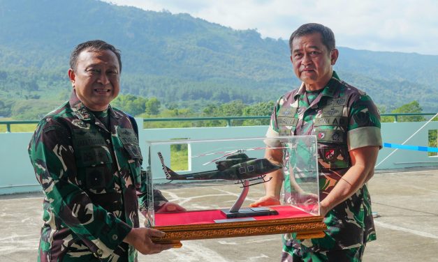 8 Heli Penerbad Menyerang Sasaran di Cipatat