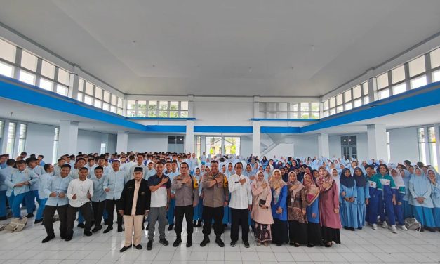 Waka Polres Muaro Jambi Kompol Bayu Laras Tutuka, S. I. K, Melakukan Kunjungan Silaturahmi ke SMA Titian Teras