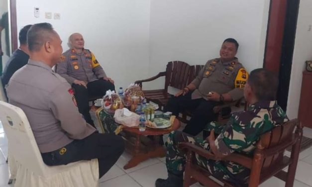 Waka Polres Muaro Jambi Kompol Bayu Laras Tutuka, S.I.K.,Didampingi Kapolsek Sekernan AKP Taroni, Zebua S.H., M.H.,beserta para kanit Polsek Sekernan Berkunjung dan Silaturahmi ke Koramil 415-05/Sengeti