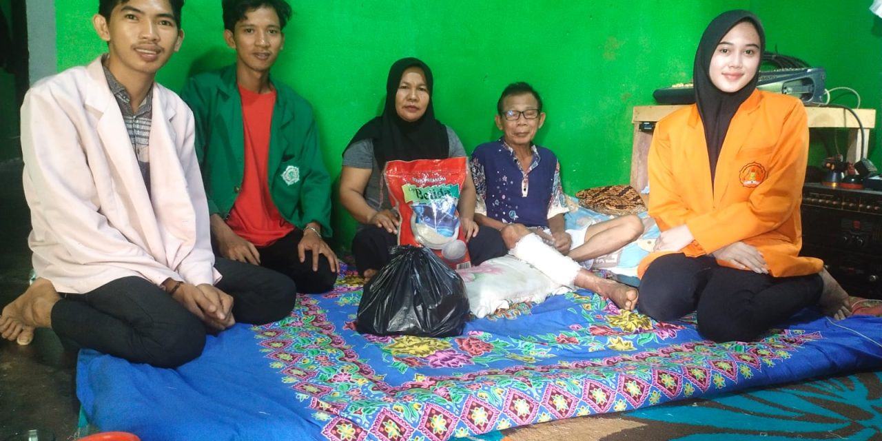 Ikatan Mahasiswa Kumpeh Ulu bagikan pemberian Bansos
