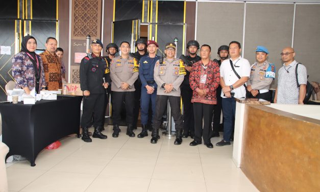 Hari Ke-4 Polda Jambi dan Polresta Jambi Kawal Pengamanan Rapat Pleno Tingkat Provinsi Jambi Aman Terkendali.