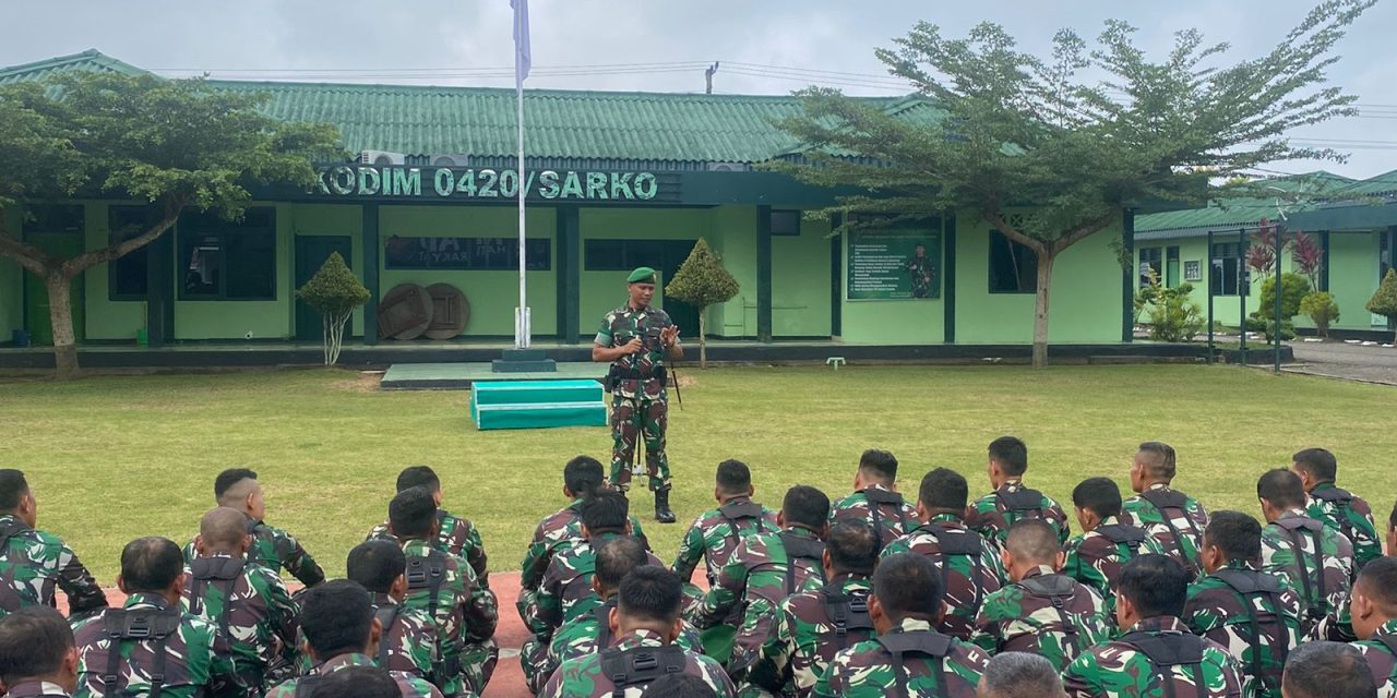 Berikan Jam Komandan, Dandim 0420/Sarko Kepada Seluruh Prajurit