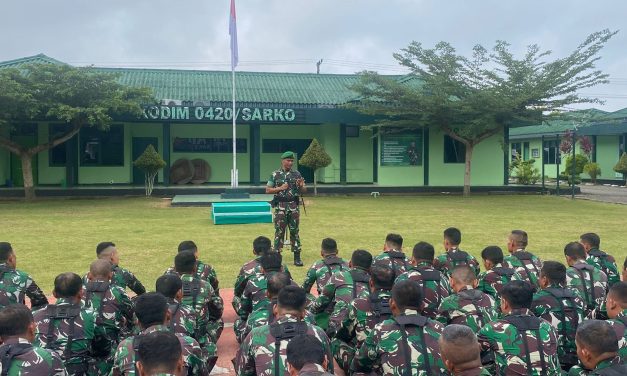 Berikan Jam Komandan, Dandim 0420/Sarko Kepada Seluruh Prajurit