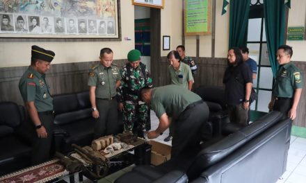 Kepercayaan Rakyat Kepada TNI , Di Buktikannya Penyerahan Senjata Api Lengkap Dengan Amunisi Dan Bahan Peledak Ke Kodim 0418/Palembang