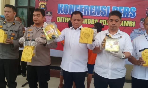 Ditresnarkoba Polda Jambi berhasil menggagalkan peredaran gelap Narkotika dengan mengamankan 10 kg narkotika jenis sabu.