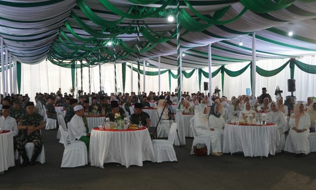 Mempererat Tali Silaturahmi, Pangdam II/Sriwijaya melaksanakan buka puasa bersama Keluarga Besar Korem 042/Gapu