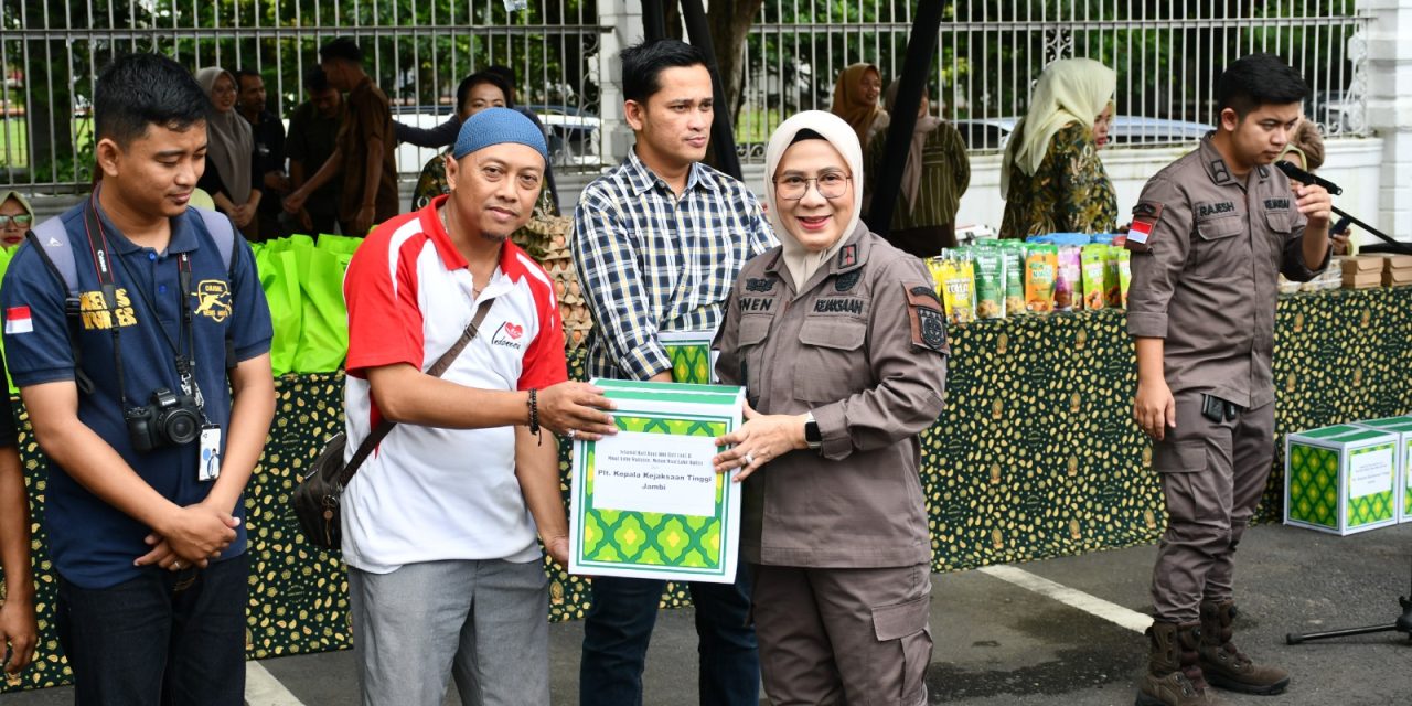 Meriahkan Ramadhan 1445 H, Kajati Jambi bersama IAD Gelar Bazaar dan Tebus Murah