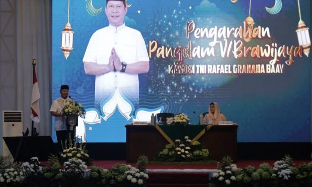 Safari Ramadhan di Malang, Mayjen TNI Rafael Ingatkan Bahaya Judi Online dan Pinjol