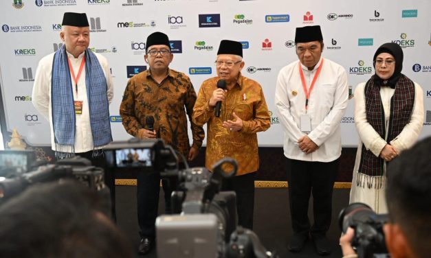 Bapak Wapres KH Ma’ruf Amin Membuka Banten Halal Festival Ramadhan: Dari Banten untuk Dunia, yang digelar di Menara Syariah Pantai Indah Kapuk (PIK) 2, Kosambi, Kabupaten Tangerang, Provinsi Banten.