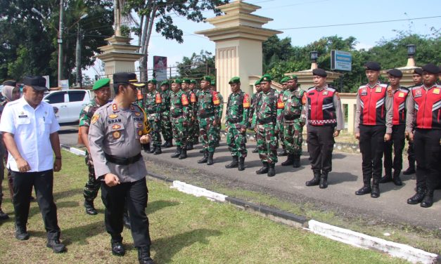 Kapolres Muaro Jambi AKBP Wahyu Bram S.H., S.I.K., M.I.K. menggelar Apel Gelar Pasukan Operasi Ketupat 2024