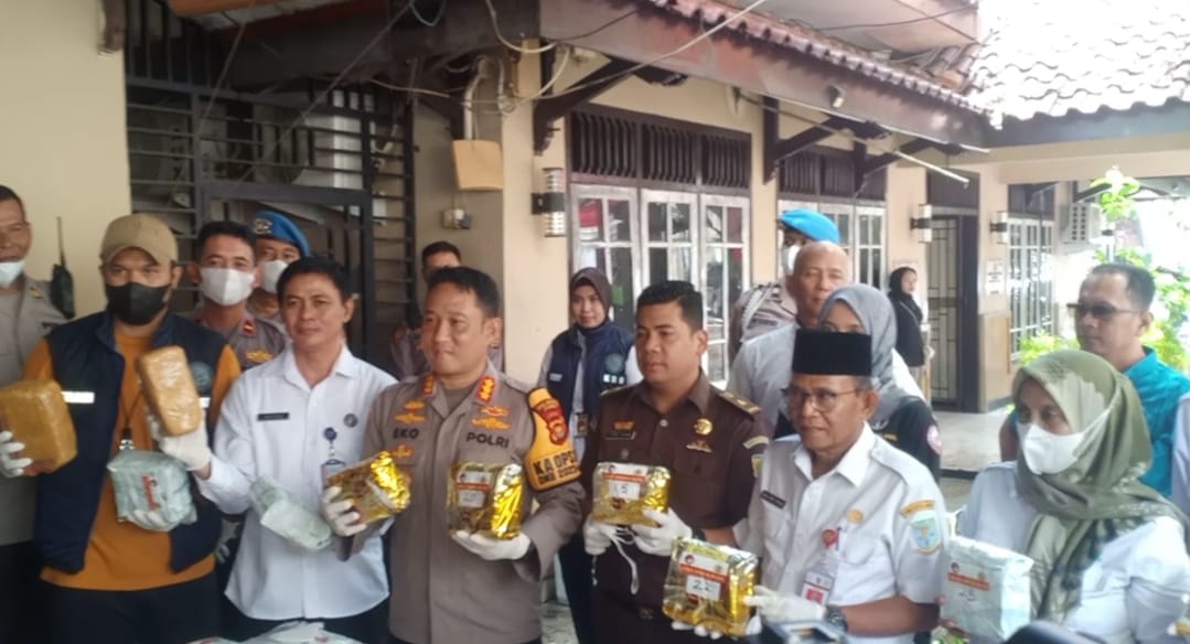 Kapolresta Jambi Kombes Pol Eko Wahyudi SIK MH Pimpin pemusnahan barang bukti narkotika,hasil penangkapan selama 4 bulan terakhir 2024
