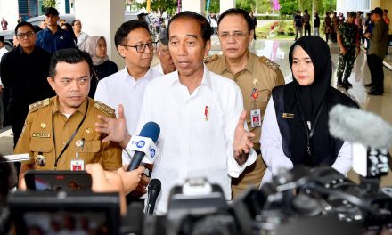 Bapak Presiden RI Ir Joko Widodo meninjau langsung fasilitas dan pelayanan kesehatan yang ada di Rumah Sakit Umum Daerah (RSUD) Sultan Thaha Saifuddin