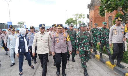Panglima TNI Cek Kesiapan Mudik 2024 di Pelabuhan Gilimanuk, Bali