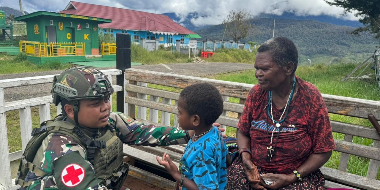 Dengan Hati Gembira Dokter Berikan Layanan Pengobatan Untuk Mama Papua