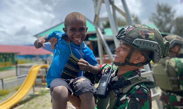 Kembali Prajurit 509 Condromowo Berbagi Kebahagiaan Bersama Anak Papua