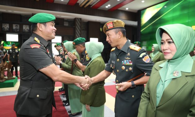 Kasad Terima Penyerahan Jabatan Ka RSPAD dan Pimpin Sertijab 7 Jabatan Strategis TNI AD