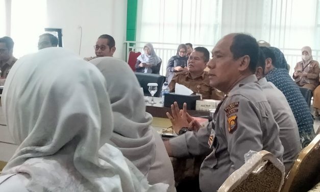 Kabag Ren Polresta Jambi Hadiri Rapat Finalisasi Pembahasan Draft Perjanjian Kerjasama dan Renja antara Dinas Penanaman Modal dan Pelayanan Terpadu satu pintu Kota Jambi.