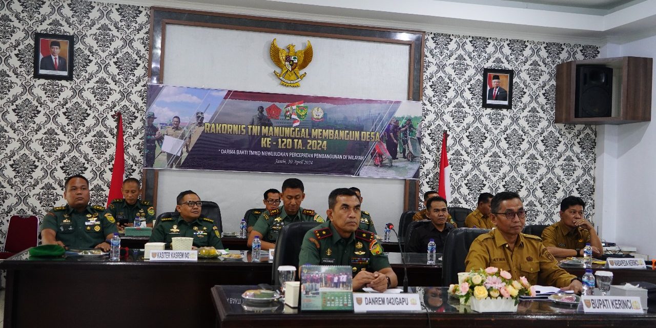 Danrem 042/Garuda Putih Brigjen TNI Rachmad S.I.P Mengikuti Video Conference (Vicon) Rakornis TMMD ke-120 TA. 2024