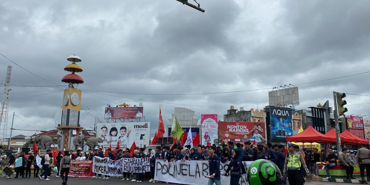 Bersama Para Buruh, Putra Ketum PWDPI Ikut Unjuk Rasa Tuntut Cabut UU Cipta Kerja