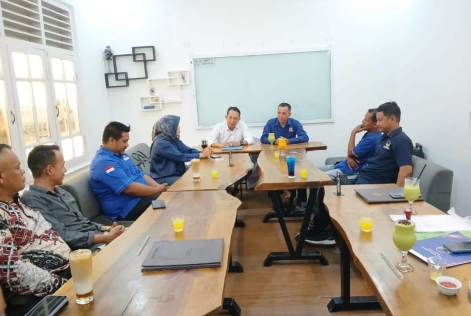 Kedatangan Calon Bupati Muaro Jambi Asnawi Rifa’i Disambut Hangat Oleh Tim Penjaringan Partai NasDem