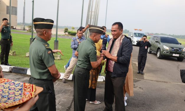 Dandim 0418/Palembang Sambut Kedatangan Kasdam II/Sriwijaya Brigjen TNI Aminton Manurung, S.I.P Di Bandara SMB II Sriwijaya