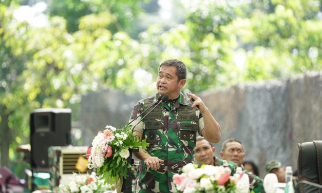 KSAD Jenderal TNI Maruli Simanjuntak Tinjau Hasil Renovasi Rumdis di Yonif 512/QY