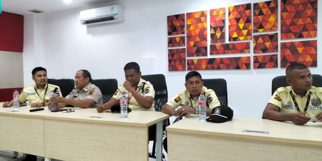 Kasat Binmas Sosialisasi di PT. Hanjaya Mandala Sampoerna TBK Dalam Rangka Kegiatan Preemtif Untuk Menjaga Situasi Kamtibmas Yang Kondusif.