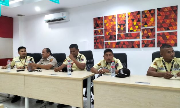 Kasat Binmas Sosialisasi di PT. Hanjaya Mandala Sampoerna TBK Dalam Rangka Kegiatan Preemtif Untuk Menjaga Situasi Kamtibmas Yang Kondusif.