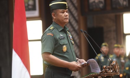 Wakasad Terima Laporan Kenaikan Pangkat 46 Pati TNI AD, Salah Satunya Mayjen Kowad Pertama
