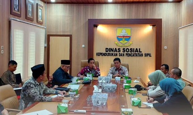 Kepala Dinas Sosialdukcapil Provinsi Jambi Drs. M. ARIF BUDIMAN, M.H sambut baik menerima Kunjungan Kerja DPRD Provinsi Bengkulu