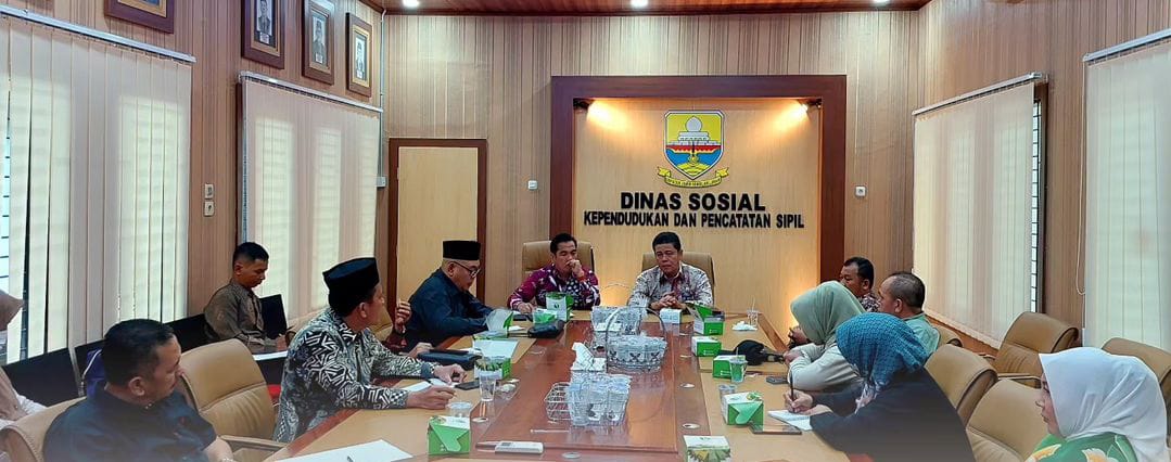 Kepala Dinas Sosialdukcapil Provinsi Jambi Drs. M. ARIF BUDIMAN, M.H sambut baik menerima Kunjungan Kerja DPRD Provinsi Bengkulu