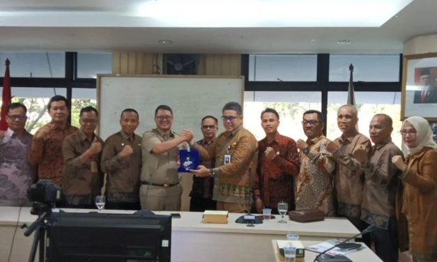 Kepala Dinas Sosialdukcapil Provinsi Jambi Drs. M. Arief BUDIMAN, MH menghadiri Konsultasi ke Direktorat PIAK Ditjen Kependudukan dan Pencatatan Sipil Kemendagri di Jakarta