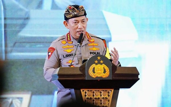Kapolri Beri Penghargaan Casis Bintara Jari Putus Dibegal Masuk Bintara Polri