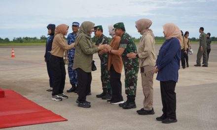 Ibu Panglima TNI Mengunjungi Wilayah Terdampak Bencana di Agam
