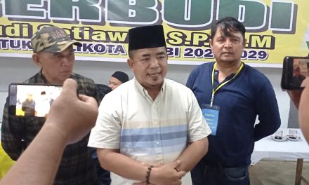 Ketua Barisan Keluarga Budi Setiawan Jauhari membuka secara resmi Tournamen Domino Tahun 2024